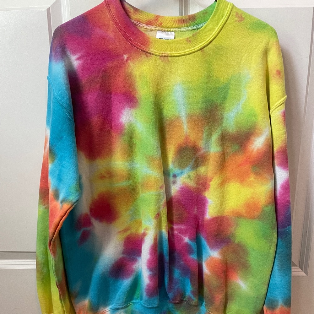 tie dye sweatshirt